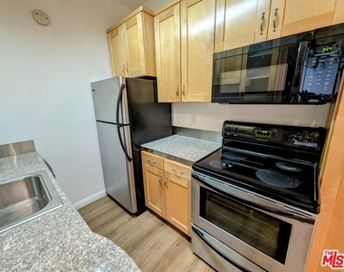 312 W 5th Street - Photo Thumbnail 7
