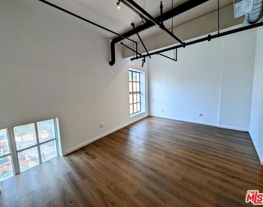 312 W 5th Street - Photo Thumbnail 6