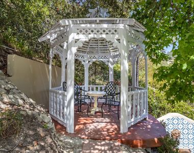941 N Norman Place - Photo Thumbnail 13