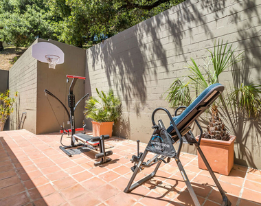 941 N Norman Place - Photo Thumbnail 9