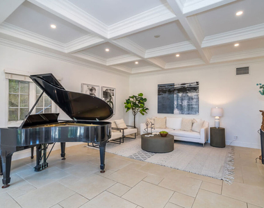 941 N Norman Place - Photo Thumbnail 18