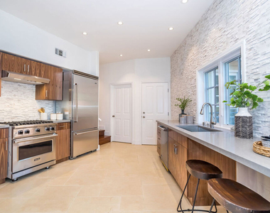 941 N Norman Place - Photo Thumbnail 70