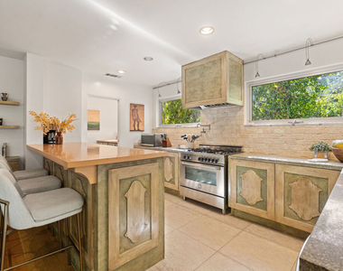 1853 Nichols Canyon Road - Photo Thumbnail 9