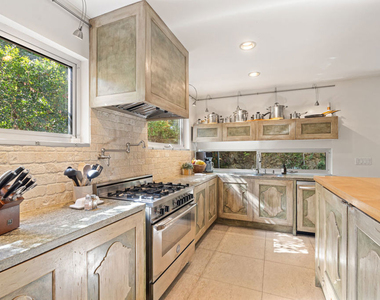 1853 Nichols Canyon Road - Photo Thumbnail 10