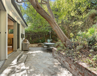 1853 Nichols Canyon Road - Photo Thumbnail 8