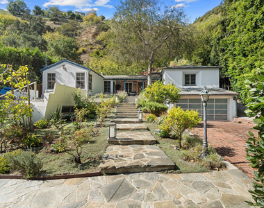 1853 Nichols Canyon Road - Photo Thumbnail 2