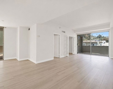 7250 Franklin Avenue - Photo Thumbnail 8