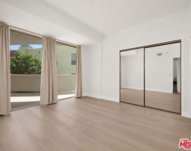 7250 Franklin Avenue - Photo Thumbnail 19