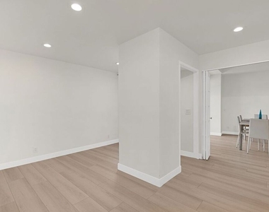 7250 Franklin Avenue - Photo Thumbnail 23