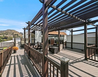 7250 Franklin Avenue - Photo Thumbnail 28