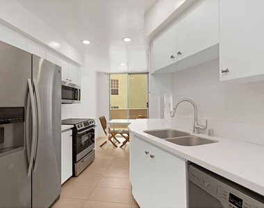 7250 Franklin Avenue - Photo Thumbnail 1