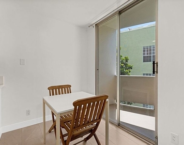 7250 Franklin Avenue - Photo Thumbnail 4