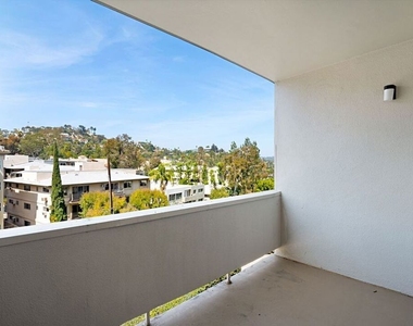 7250 Franklin Avenue - Photo Thumbnail 11