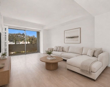 7250 Franklin Avenue - Photo Thumbnail 9
