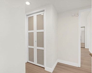 7250 Franklin Avenue - Photo Thumbnail 24