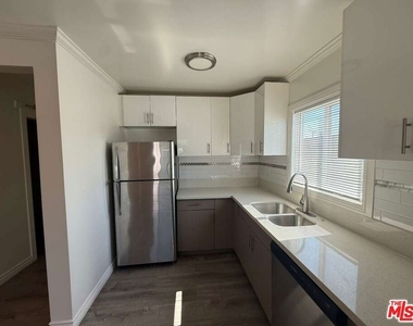 6821 Ben Avenue - Photo Thumbnail 4
