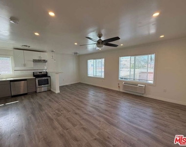 6821 Ben Avenue - Photo Thumbnail 2