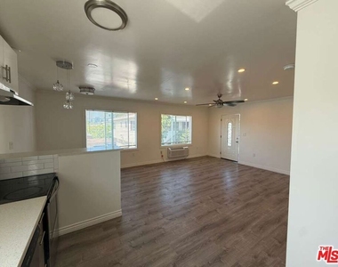 6821 Ben Avenue - Photo Thumbnail 7