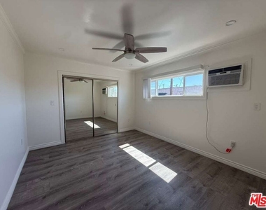 6821 Ben Avenue - Photo Thumbnail 5