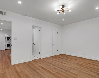 950 Havenhurst Drive - Photo Thumbnail 10