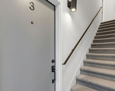 950 Havenhurst Drive - Photo Thumbnail 26