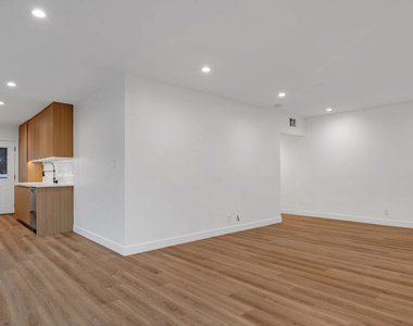 950 Havenhurst Drive - Photo Thumbnail 1