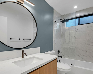 950 Havenhurst Drive - Photo Thumbnail 22