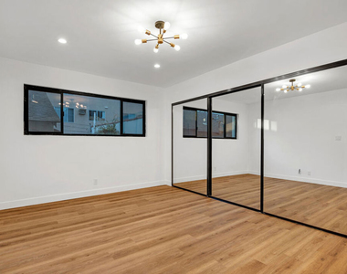 950 Havenhurst Drive - Photo Thumbnail 24