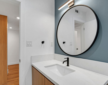 950 Havenhurst Drive - Photo Thumbnail 25