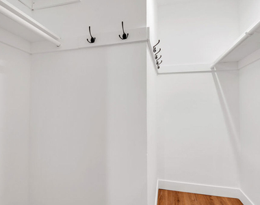 950 Havenhurst Drive - Photo Thumbnail 13