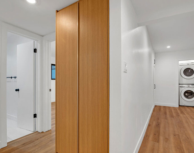 950 Havenhurst Drive - Photo Thumbnail 18