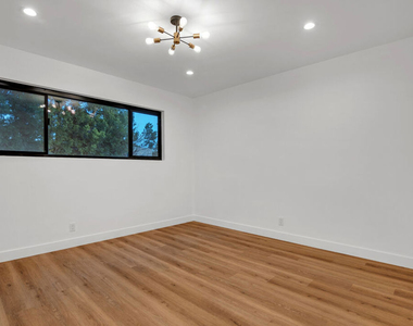 950 Havenhurst Drive - Photo Thumbnail 19