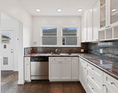 228 Rennie Avenue - Photo Thumbnail 8