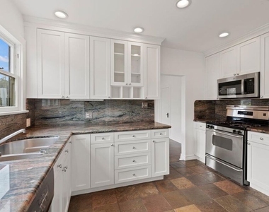 228 Rennie Avenue - Photo Thumbnail 7