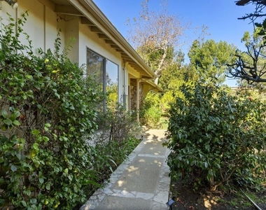 1133 Somera Road - Photo Thumbnail 4