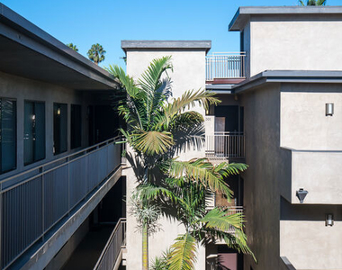 931 N Alfred Street - Photo Thumbnail 16