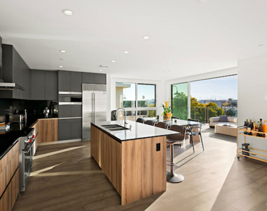 728 N Sweetzer Avenue - Photo Thumbnail 4