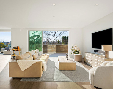 728 N Sweetzer Avenue - Photo Thumbnail 2