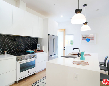 3744 Somerset Drive - Photo Thumbnail 5