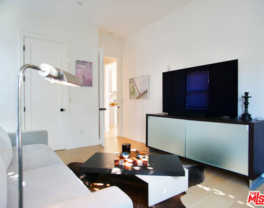 3744 Somerset Drive - Photo Thumbnail 9