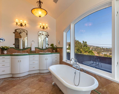 3453 Coast View Drive - Photo Thumbnail 17