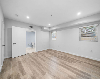 8532 Cashio Street - Photo Thumbnail 19