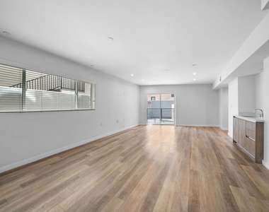 8532 Cashio Street - Photo Thumbnail 3