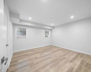 8532 Cashio Street - Photo Thumbnail 23