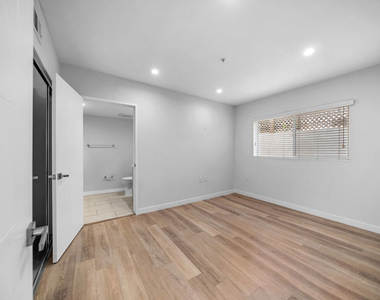 8532 Cashio Street - Photo Thumbnail 13