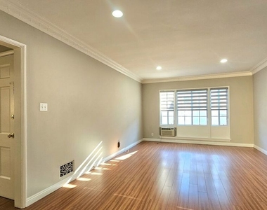 1020 S Norton Avenue - Photo Thumbnail 2