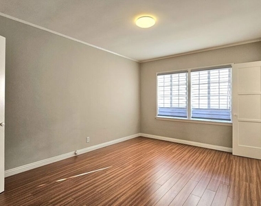 1020 S Norton Avenue - Photo Thumbnail 14