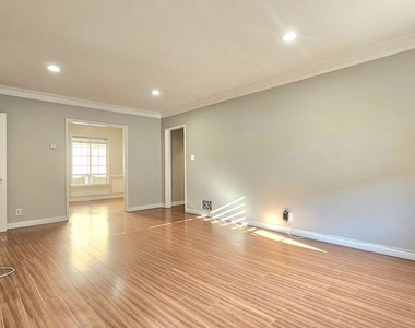 1020 S Norton Avenue - Photo Thumbnail 3