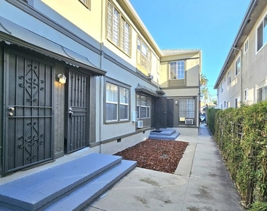1020 S Norton Avenue - Photo Thumbnail 19