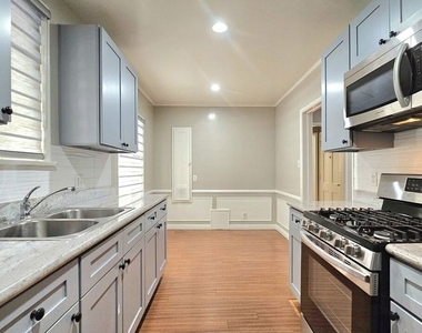 1020 S Norton Avenue - Photo Thumbnail 8
